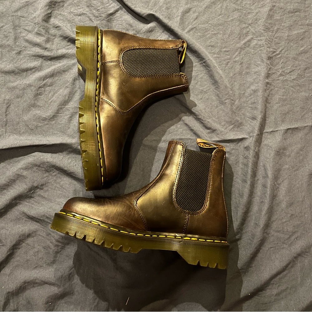 **NEW w/ BOX** Dr. Martens CRAZY HORSE LEATHER CHELSEA BOOTS